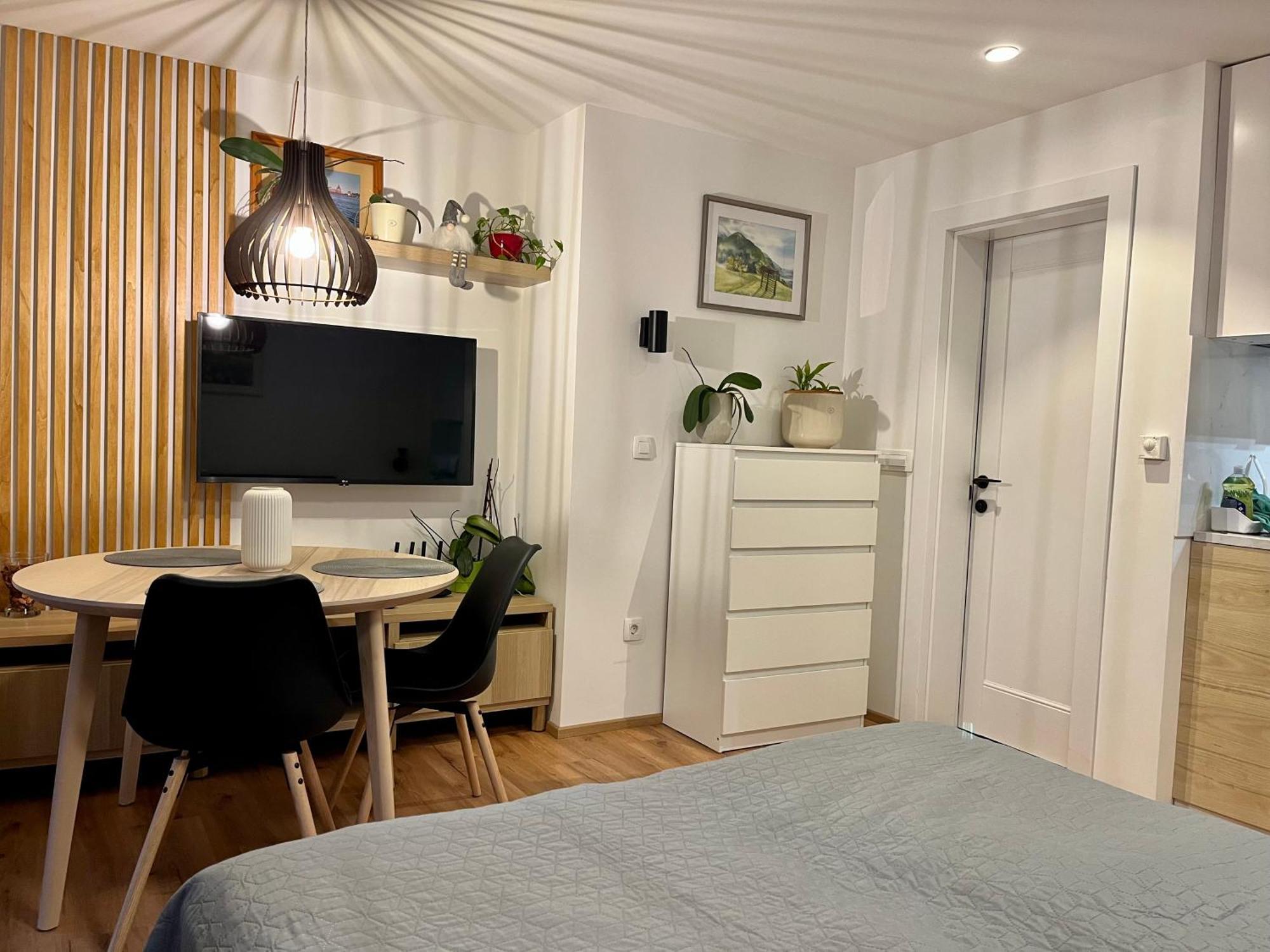 Apartments Pri Fencu Jesenice Bagian luar foto