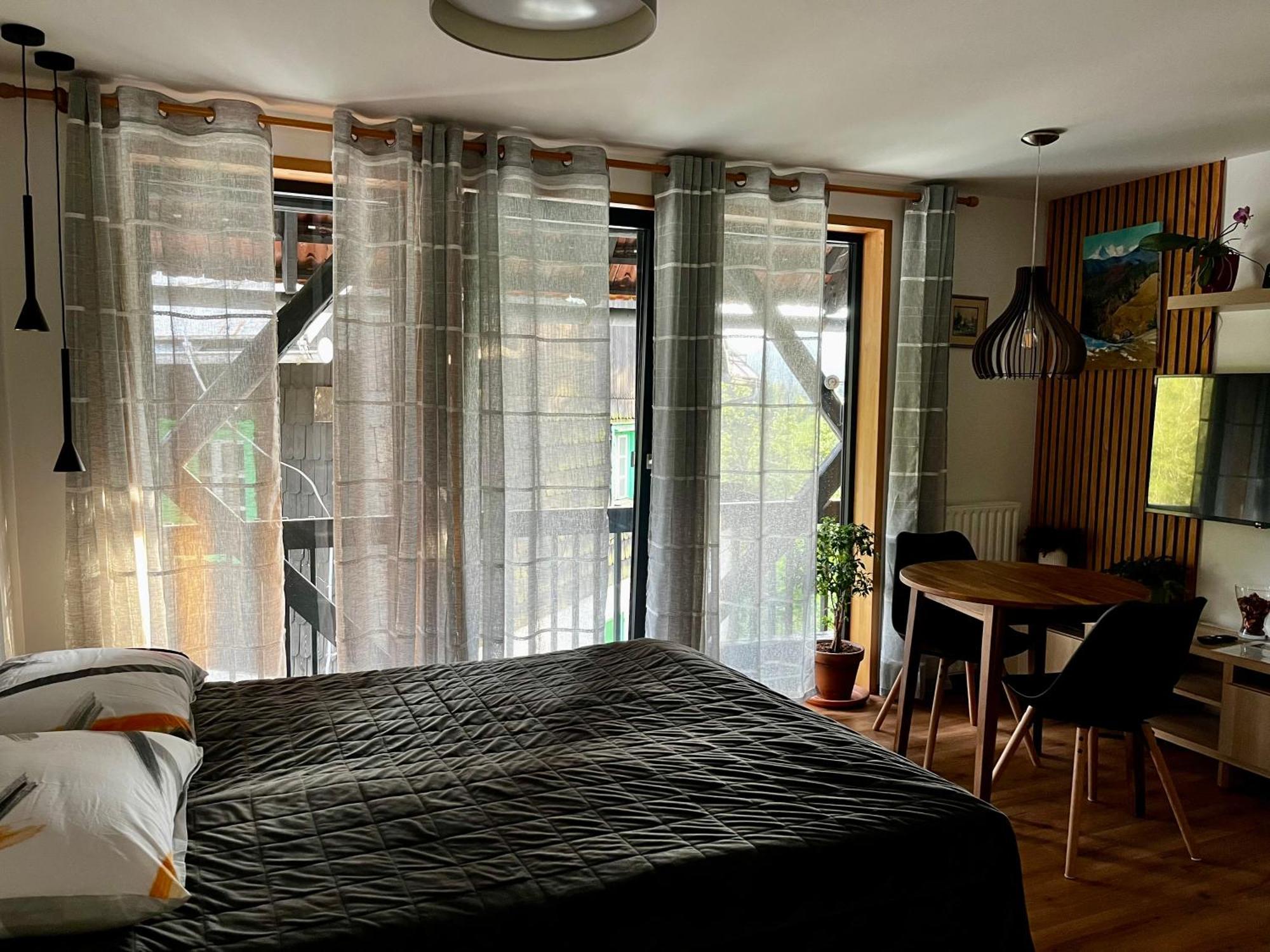 Apartments Pri Fencu Jesenice Bagian luar foto