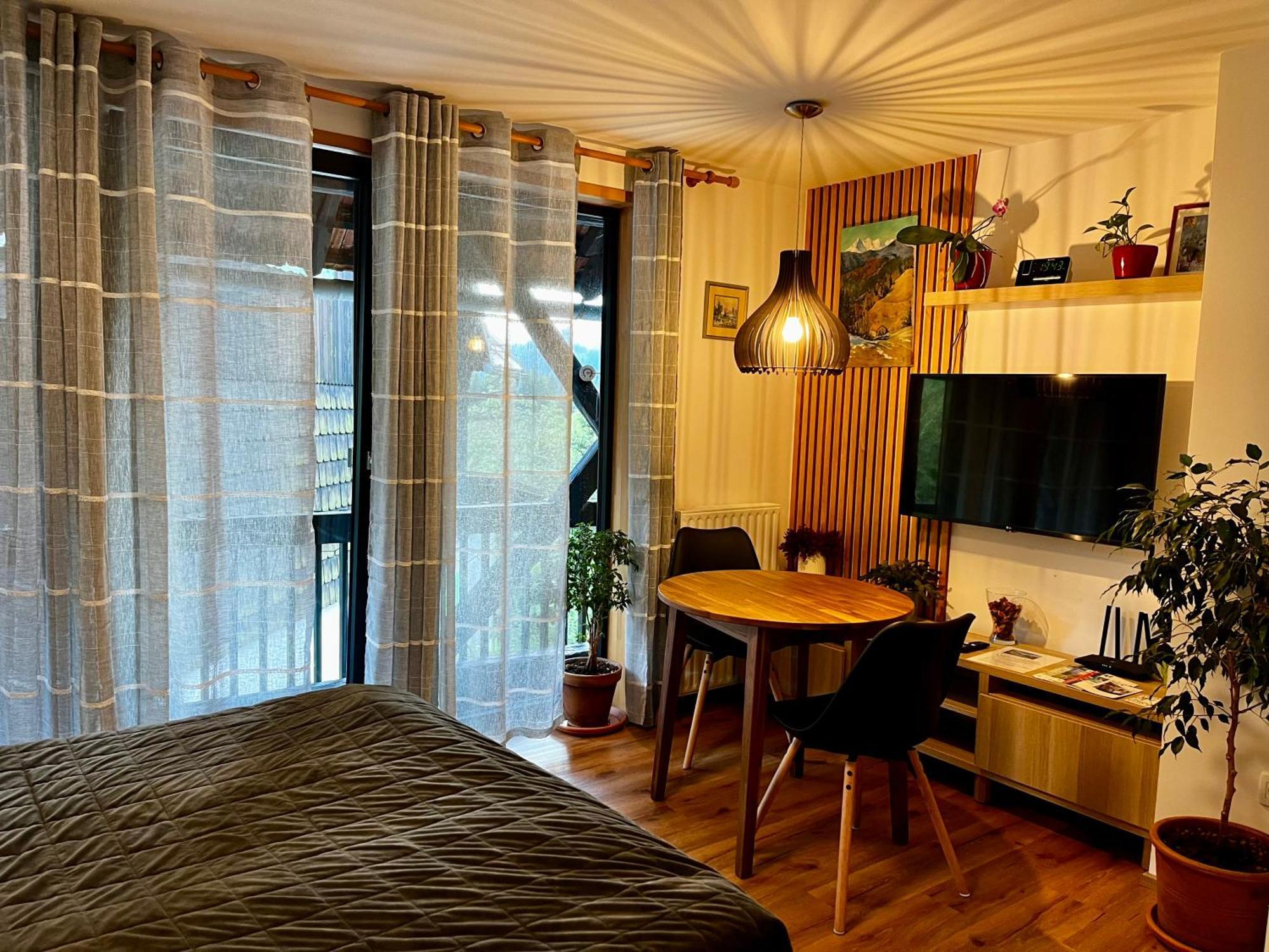 Apartments Pri Fencu Jesenice Bagian luar foto